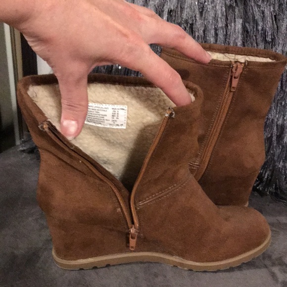 Tan wedge heel ankle boots. Size 8. - Picture 6 of 6